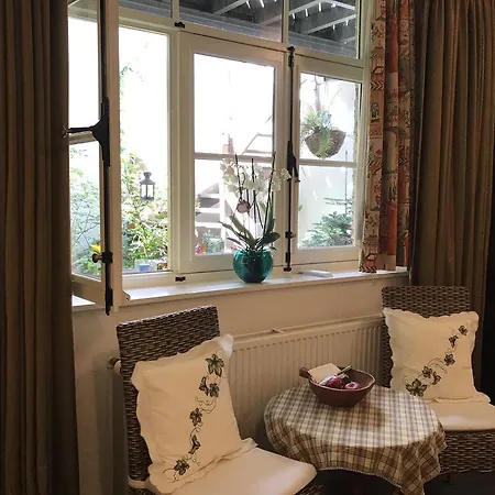 Huyze Walburga Bed and Breakfast 4*