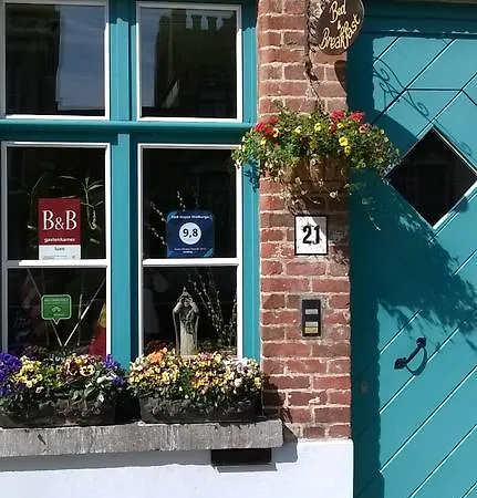 Huyze Walburga Bed and Breakfast 4*